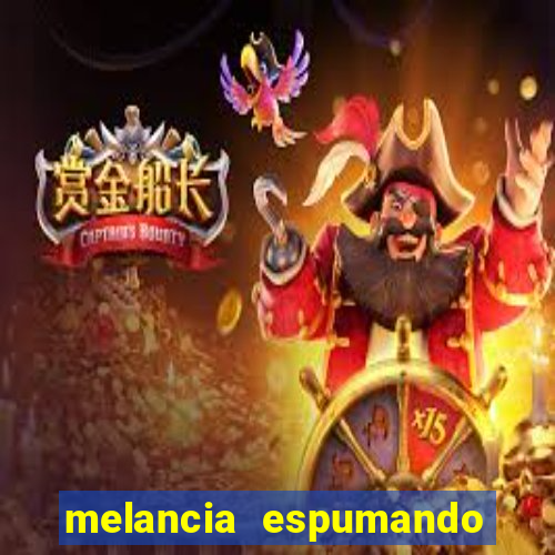 melancia espumando melancia saindo espuma